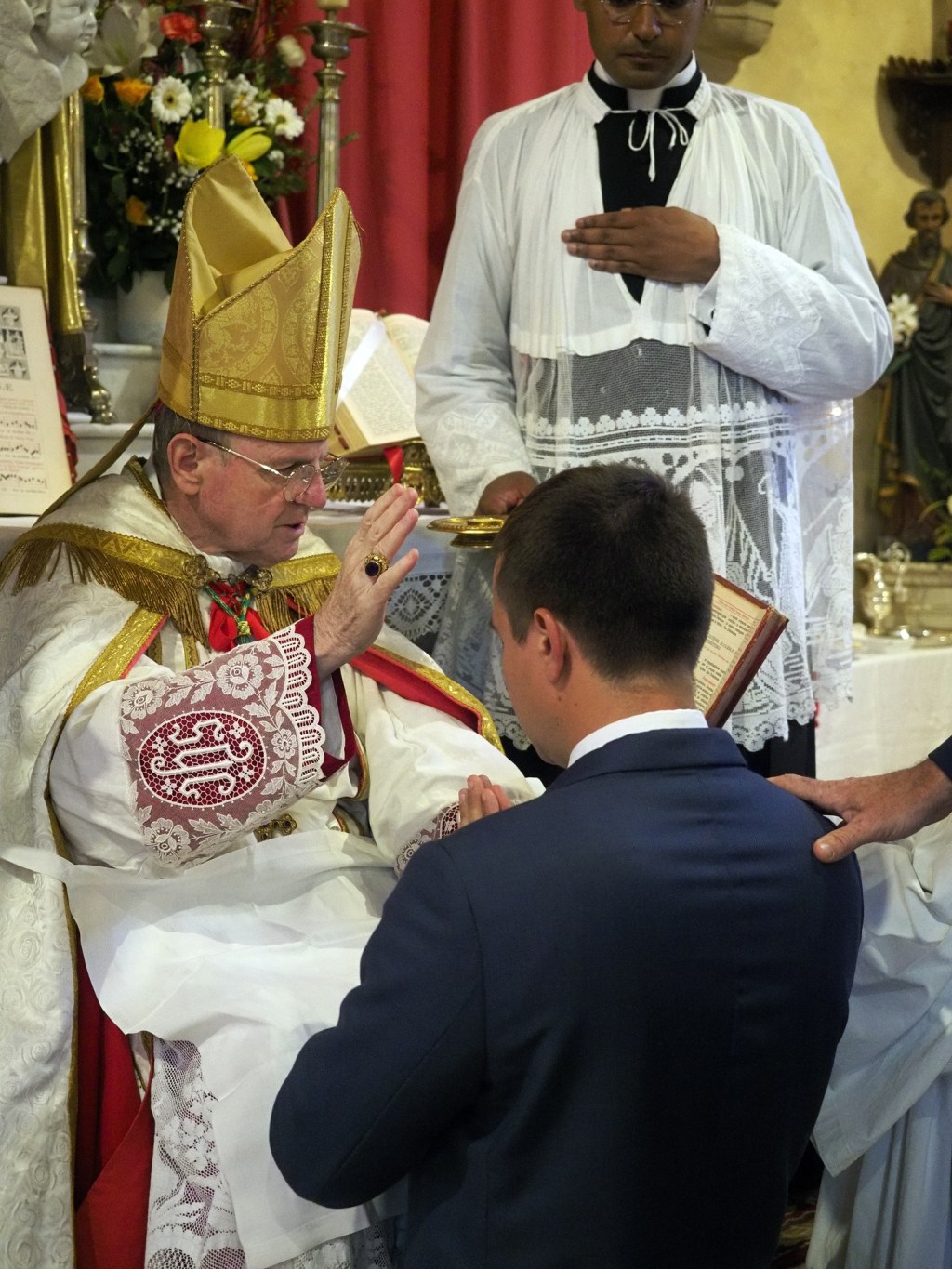 [Photos] Confirmations